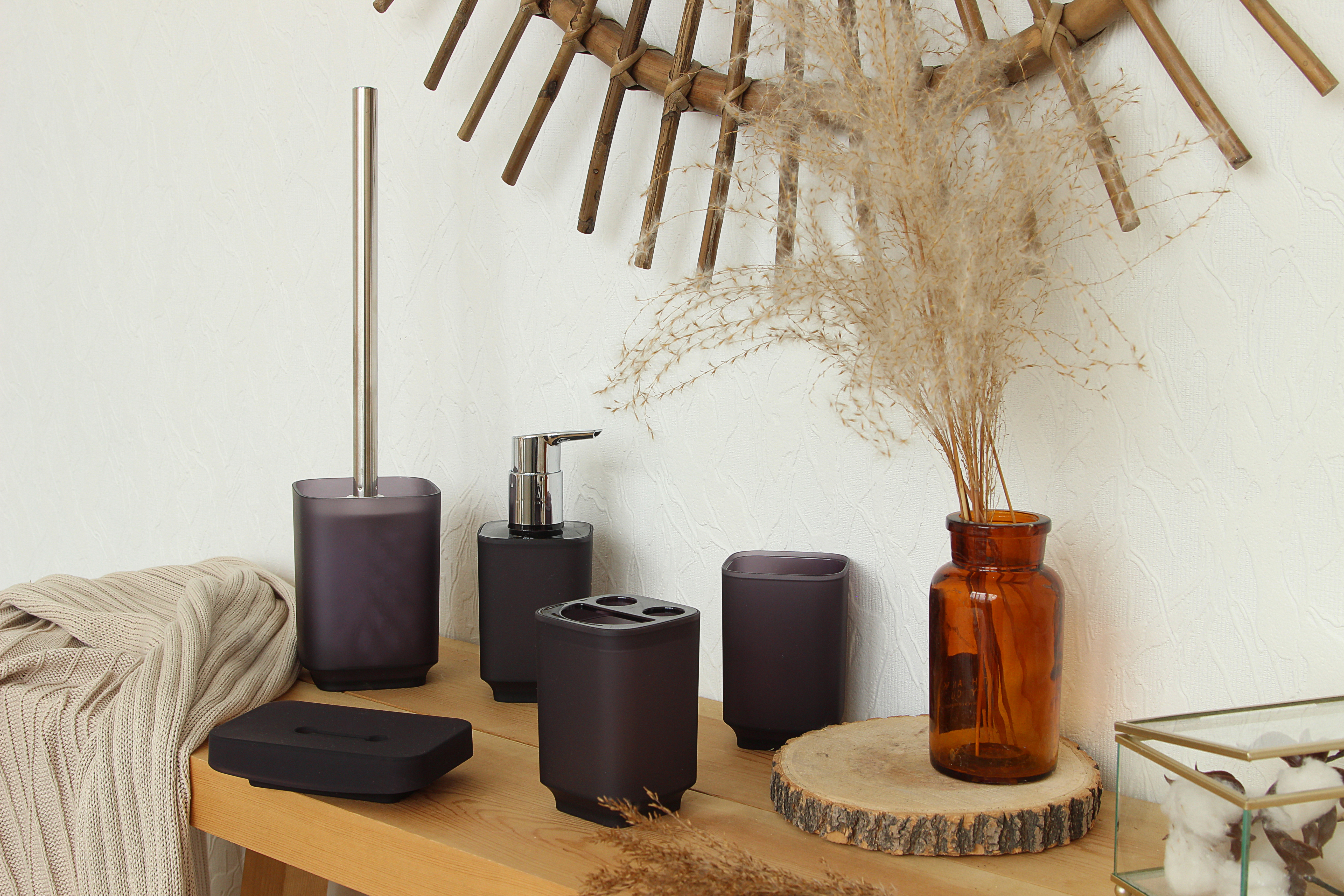 Стакан для зубных щеток Delphinium коллекция "Violet", пластик